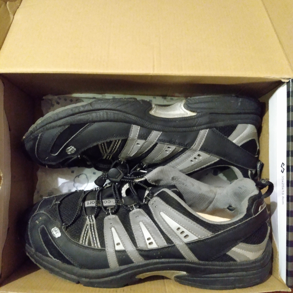 DR. COMFORT BLACK & GREY SNEAKERS
